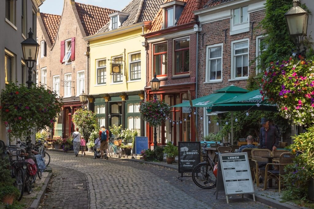 8 Essential Small Town Discoveries for Peaceful Escapes